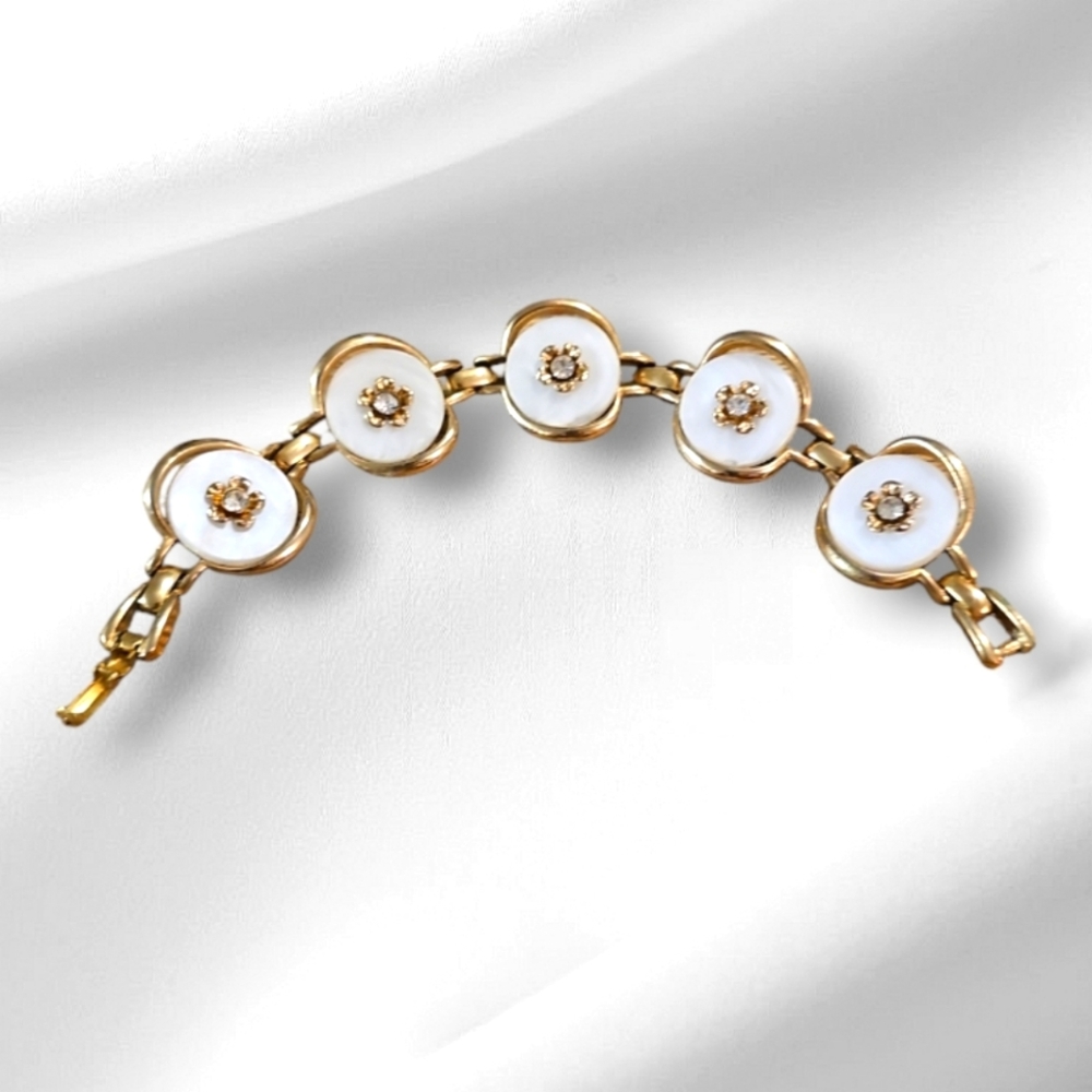 Beautiful & Charming Vintage White Thermoset Gold Tone Bracelet.